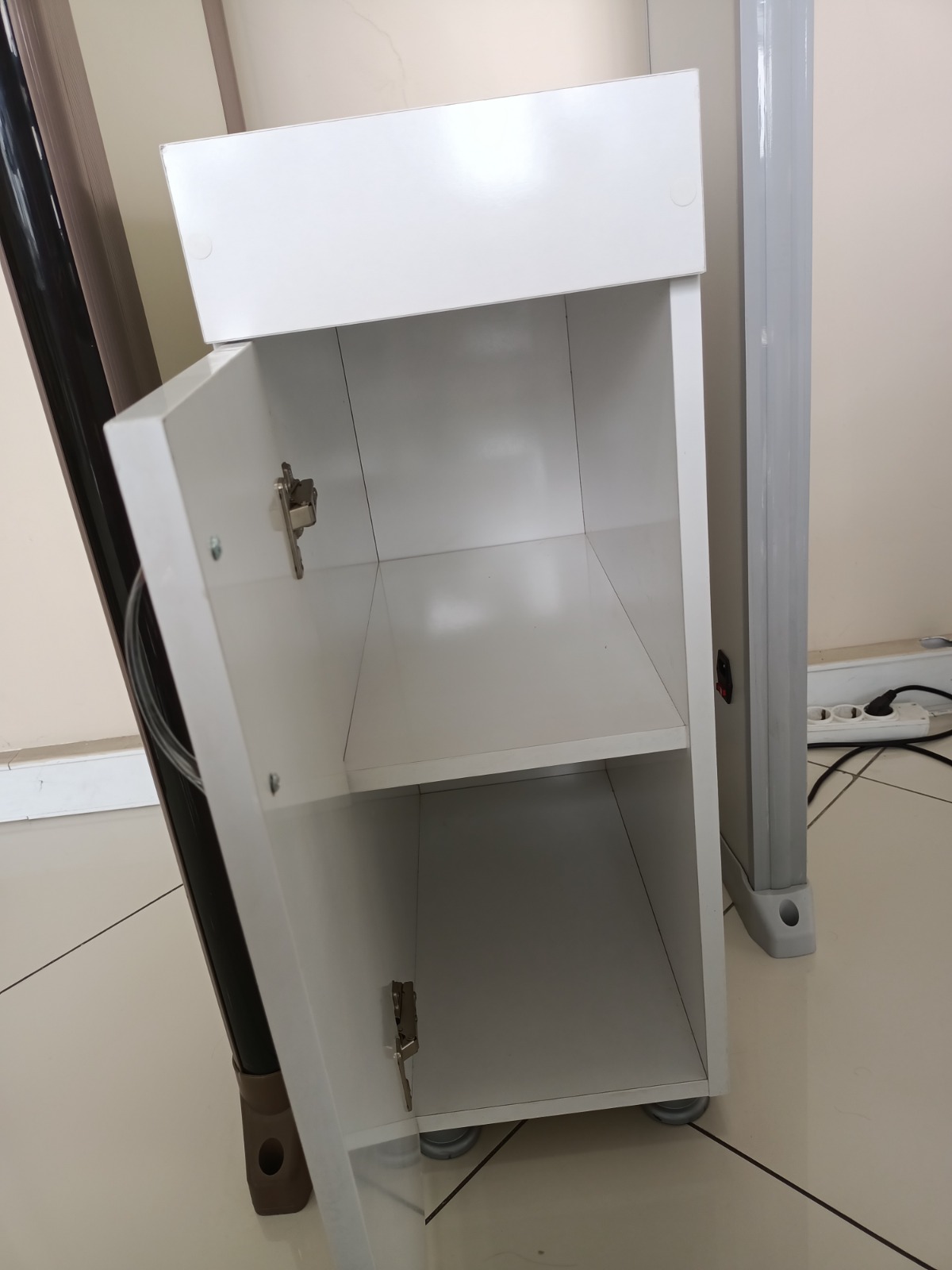 Dolaplı Kapı Dedektör Sehpası 81x50x36 cm Güvenlik Kontrol Standı Banko Ünitesi